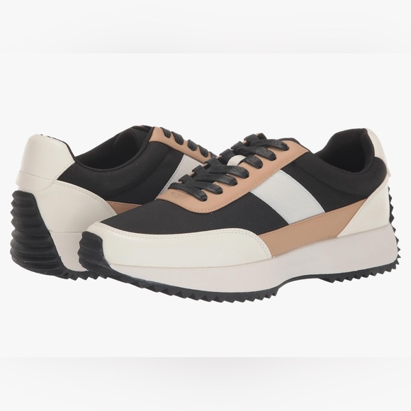 DV Dolce Vita Bettie Sneaker. Size: 9.
Pre-loved Great condition! - Picture 2 of 4